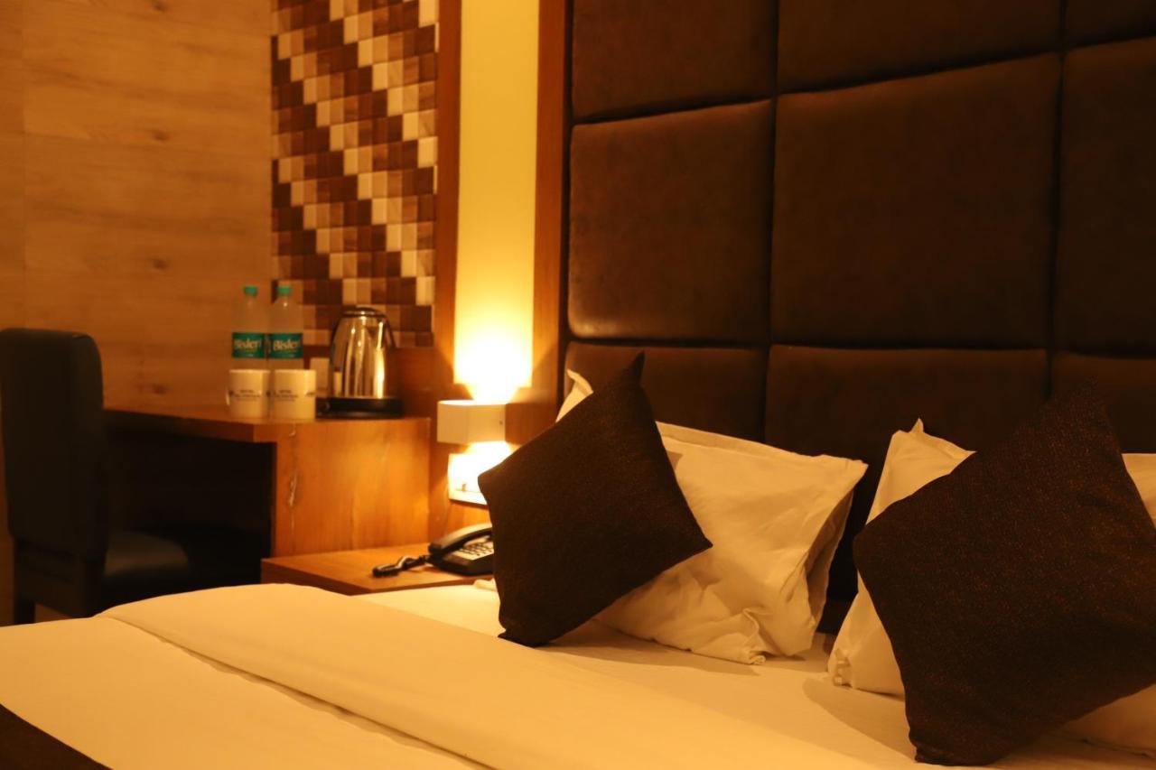 Hotel Sai Pritam Mumbai Exterior photo